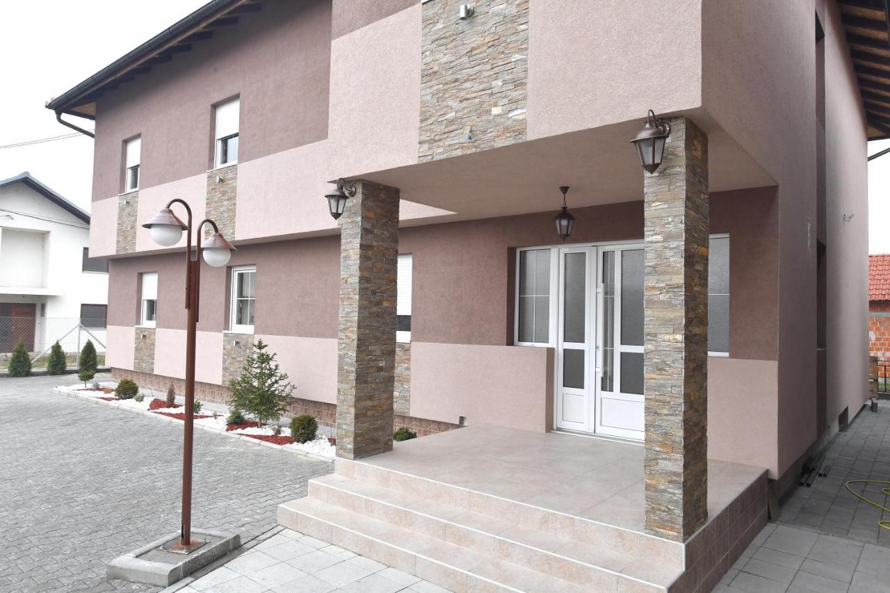 Olimp Motell Kraljevo Exteriör bild